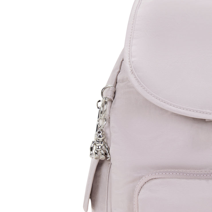 حقيبة ظهر صغيرة من KIPLING حقيبة ظهر أنثوية صغيرة حزمة جليم سيلفر سيتي S - I2525-K6G
