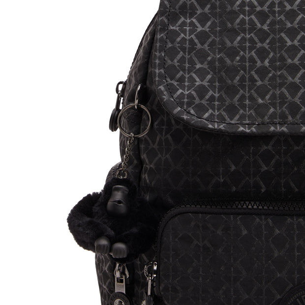 حقيبة ظهر صغيرة مع أحزمة قابلة للتعديل من KIPLING حقيبة ظهر صغيرة بأحزمة قابلة للتعديل للإناث Emb City Zip S - I5634-K59