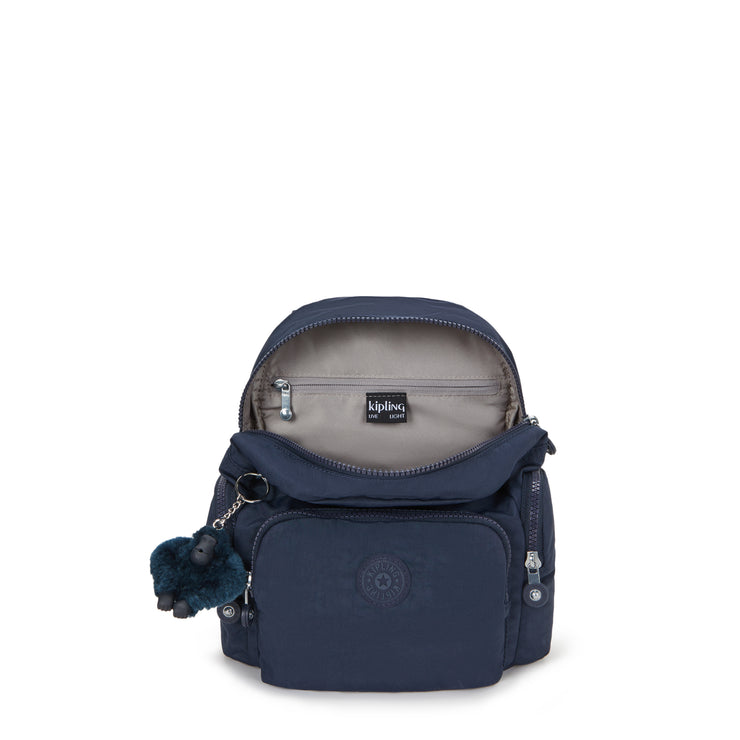 حقيبة ظهر صغيرة مع أحزمة قابلة للتعديل من KIPLING حقيبة ظهر صغيرة بأحزمة قابلة للتعديل للإناث أزرق أزرق 2 سيتي بسحاب صغير - I6046-96V