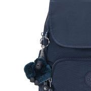 حقيبة ظهر صغيرة مع أحزمة قابلة للتعديل من KIPLING حقيبة ظهر صغيرة بأحزمة قابلة للتعديل للإناث أزرق أزرق 2 سيتي بسحاب صغير - I6046-96V