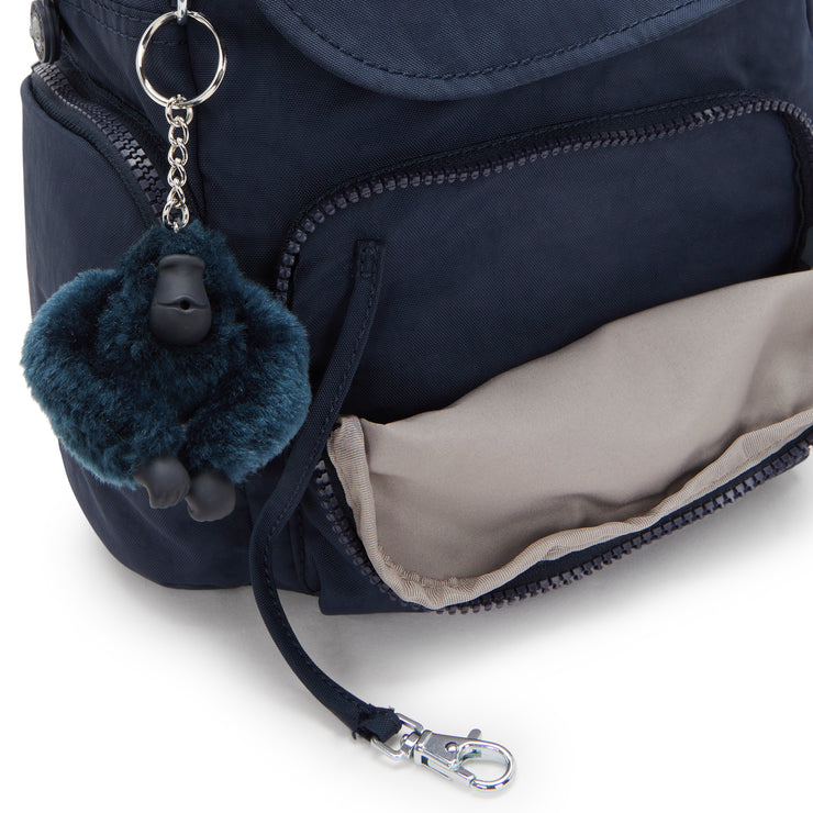 حقيبة ظهر صغيرة مع أحزمة قابلة للتعديل من KIPLING حقيبة ظهر صغيرة بأحزمة قابلة للتعديل للإناث أزرق أزرق 2 سيتي بسحاب صغير - I6046-96V